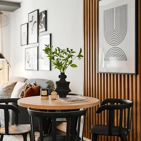 Main Station Art Apartment *