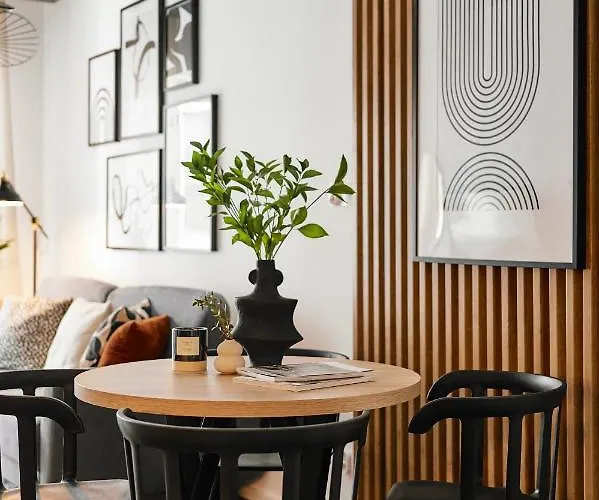 Main Station Art Apartment *